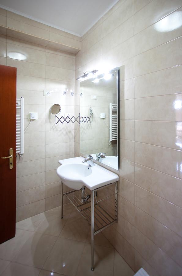 Orchidea Hotel Tirana Kültér fotó